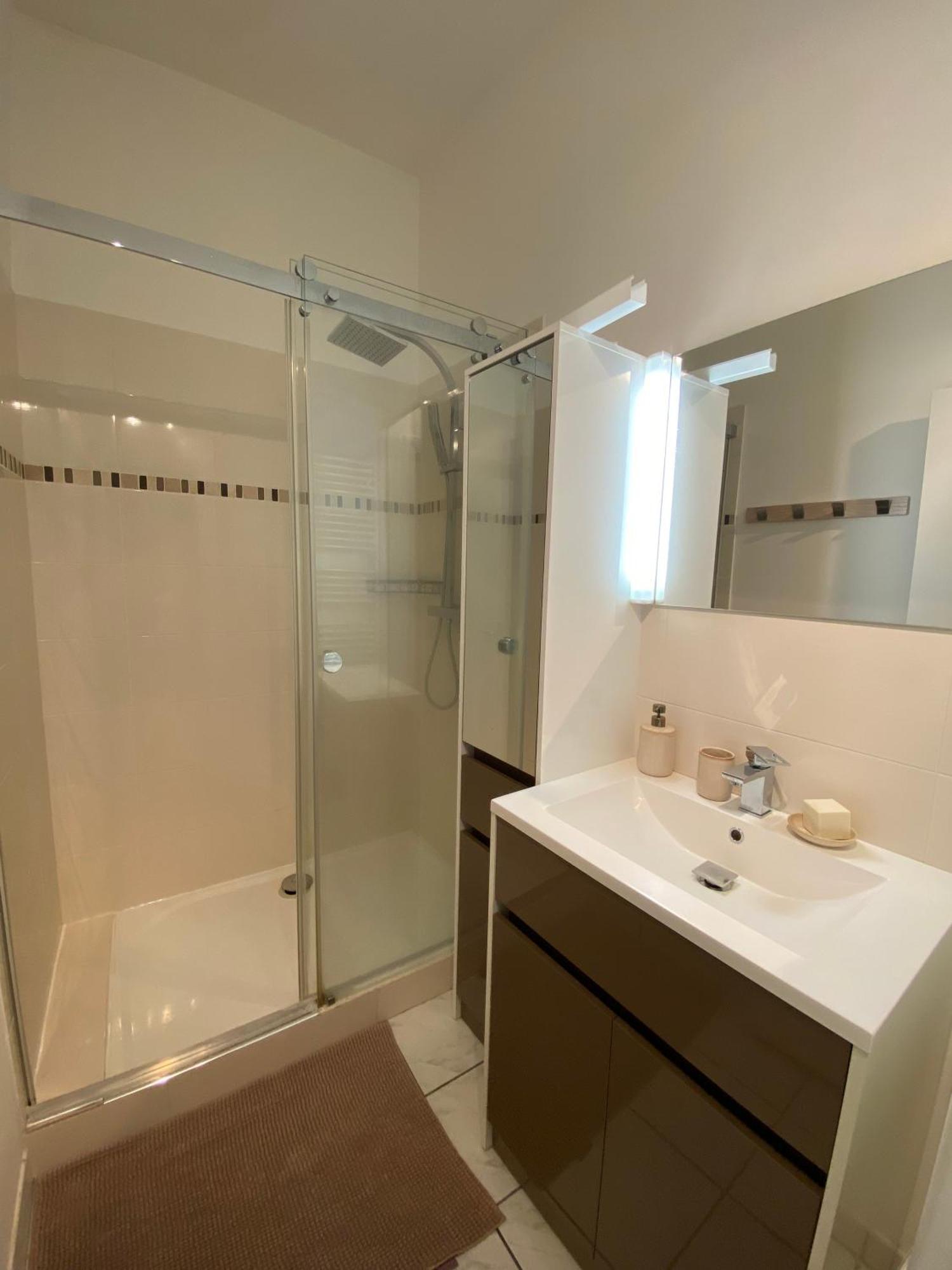 Etablissement 3 Etoiles Avec Ascenseur, 3 Appartements Lumineux Vue Port Avec Balcon, 200M De La Mer, Wifi Fibre, Tous Service Inclus Dieppe Exterior photo