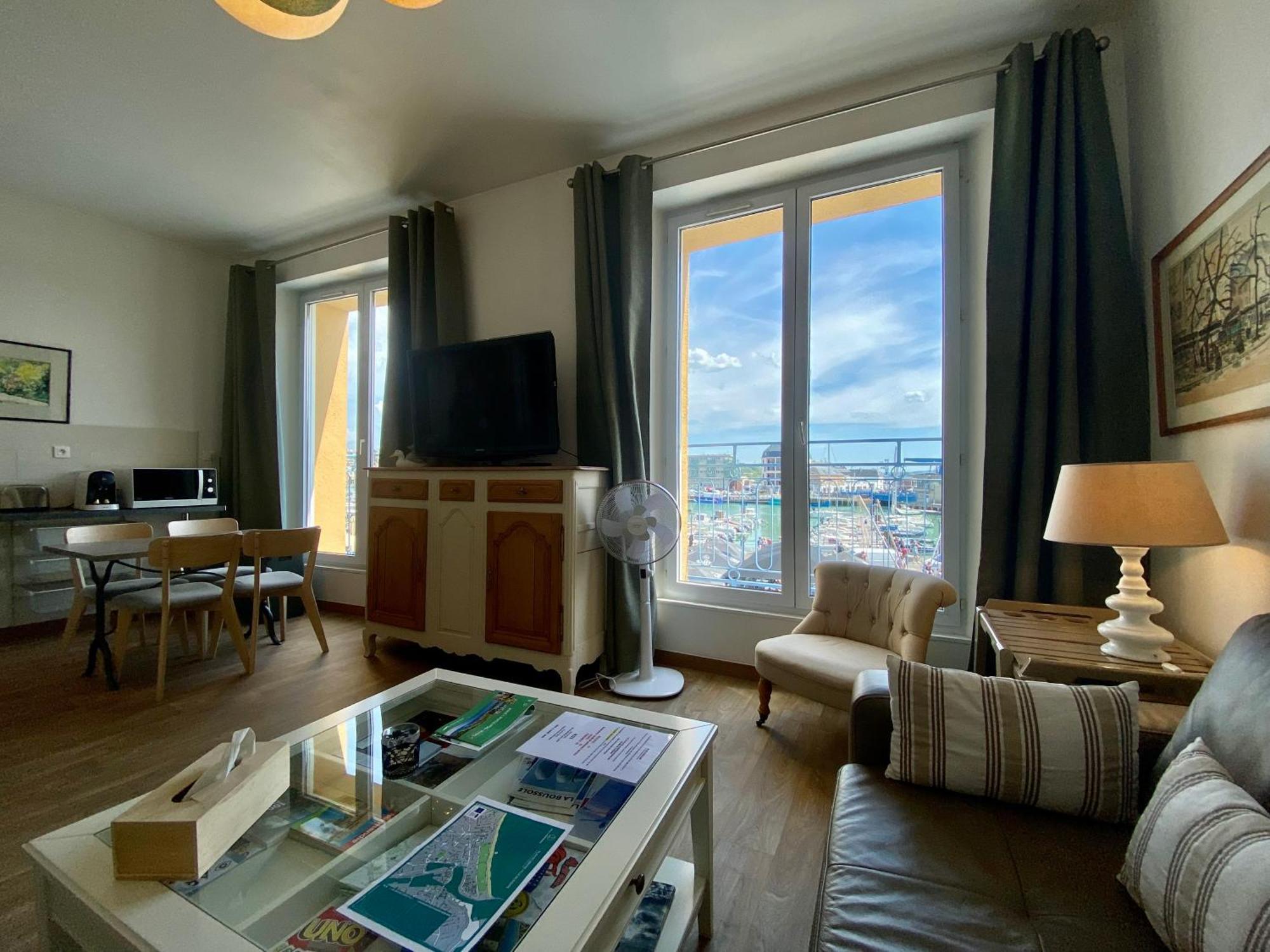 Etablissement 3 Etoiles Avec Ascenseur, 3 Appartements Lumineux Vue Port Avec Balcon, 200M De La Mer, Wifi Fibre, Tous Service Inclus Dieppe Exterior photo