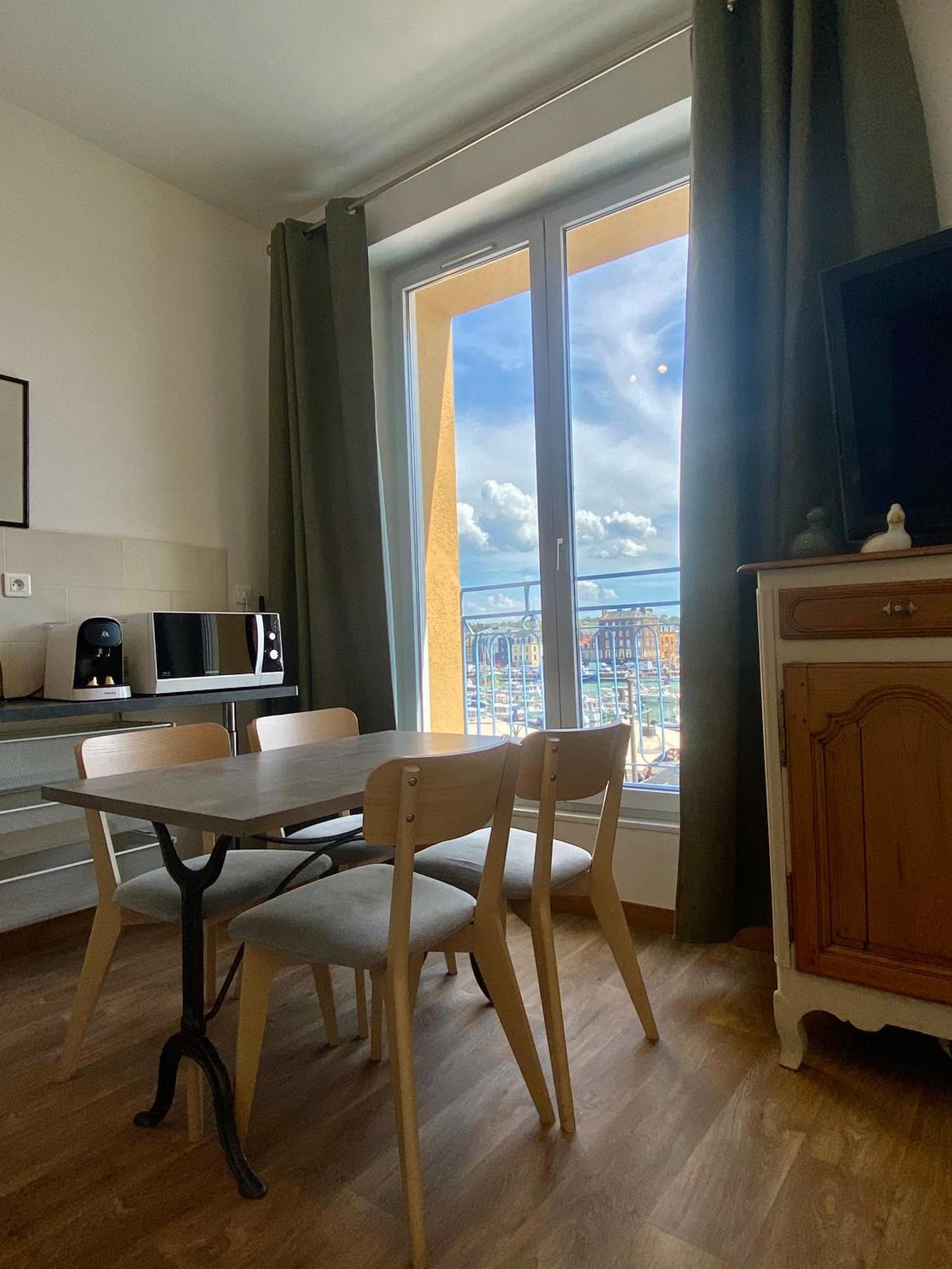 Etablissement 3 Etoiles Avec Ascenseur, 3 Appartements Lumineux Vue Port Avec Balcon, 200M De La Mer, Wifi Fibre, Tous Service Inclus Dieppe Exterior photo